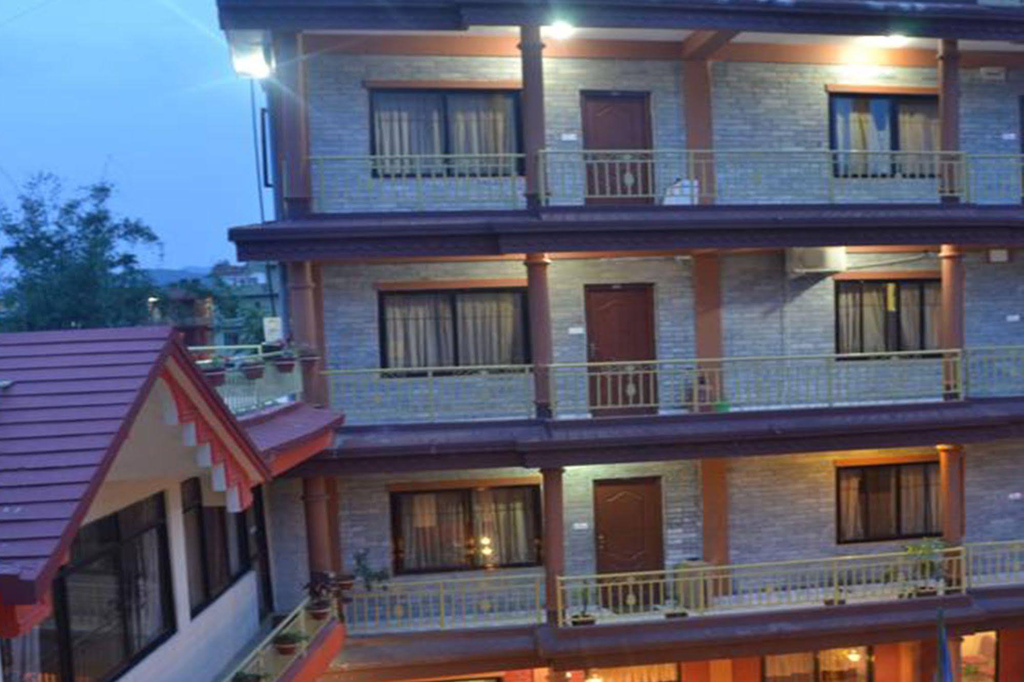 Golden Gate Hotel Pokhara Zewnętrze zdjęcie