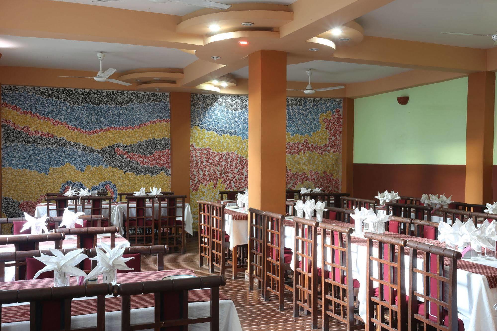 Golden Gate Hotel Pokhara Zewnętrze zdjęcie
