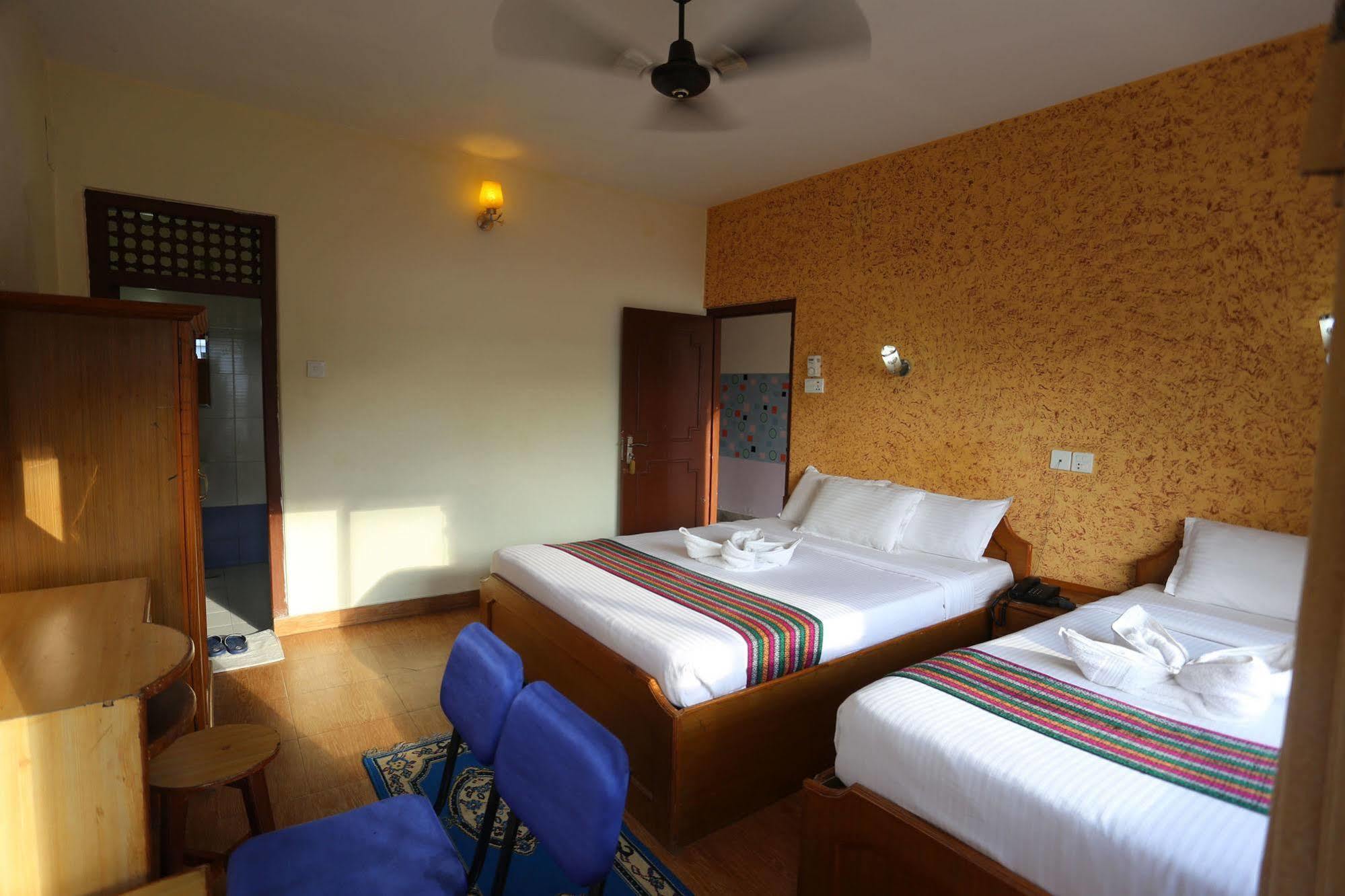 Golden Gate Hotel Pokhara Zewnętrze zdjęcie