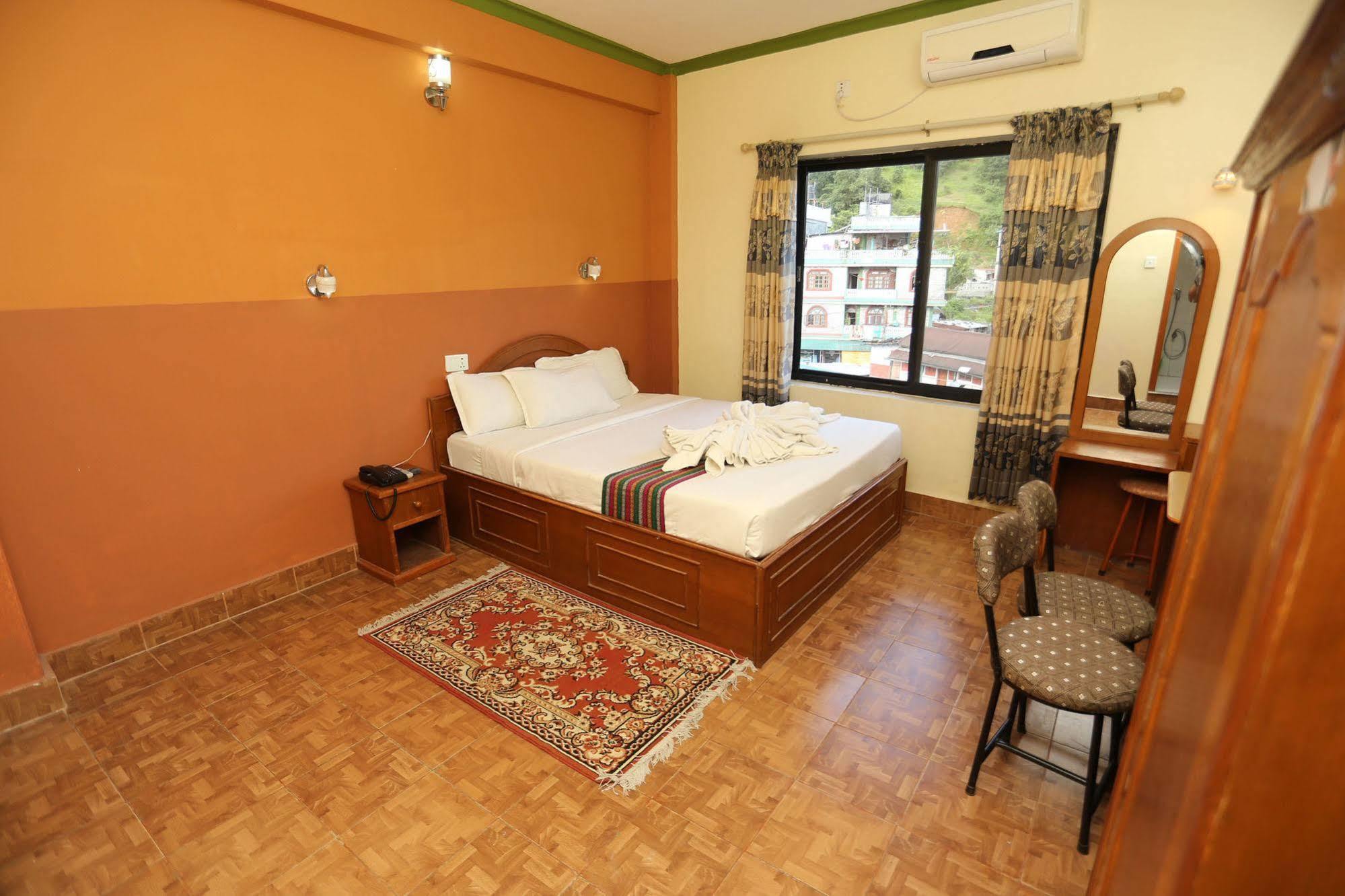 Golden Gate Hotel Pokhara Zewnętrze zdjęcie