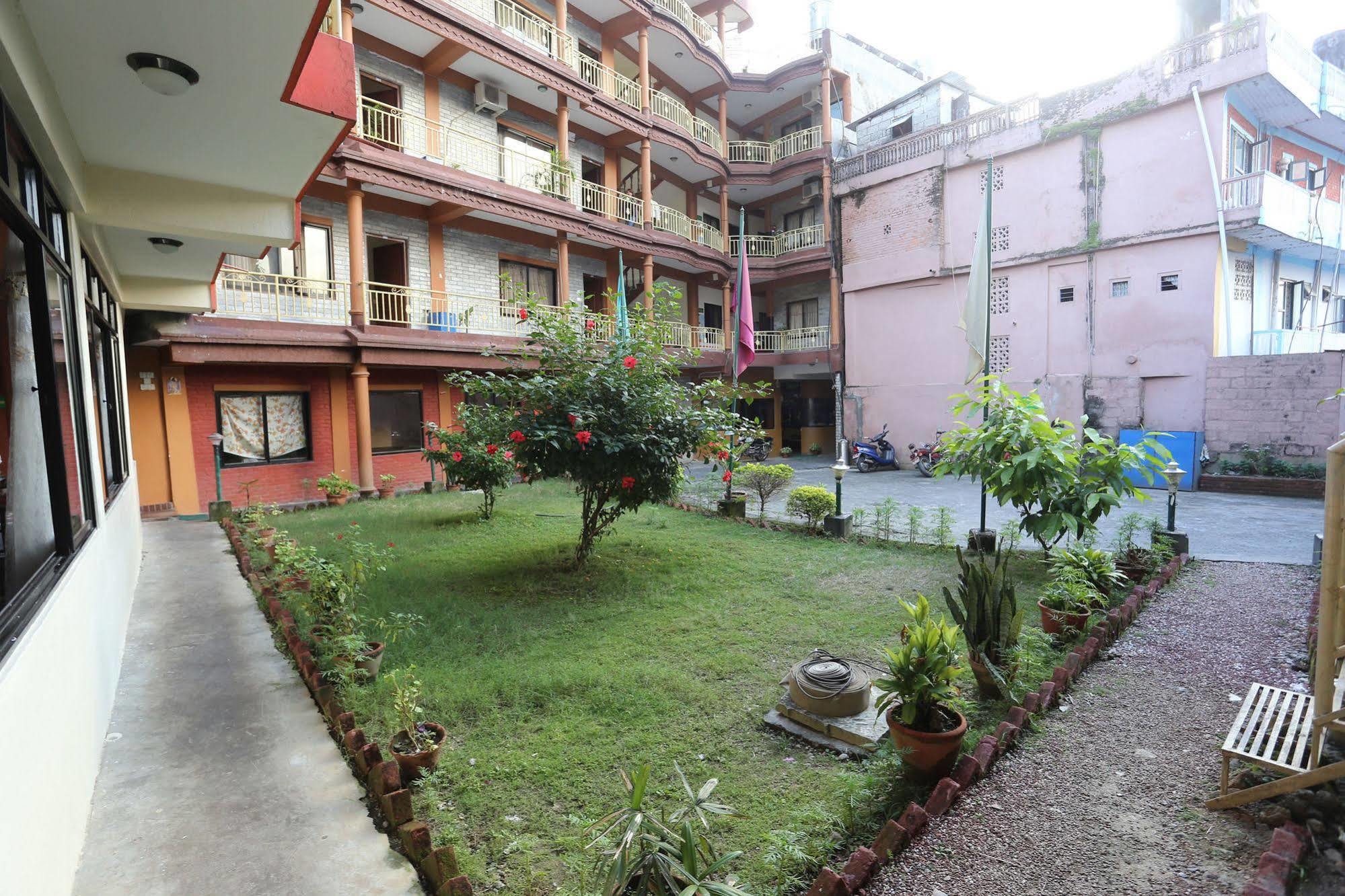 Golden Gate Hotel Pokhara Zewnętrze zdjęcie