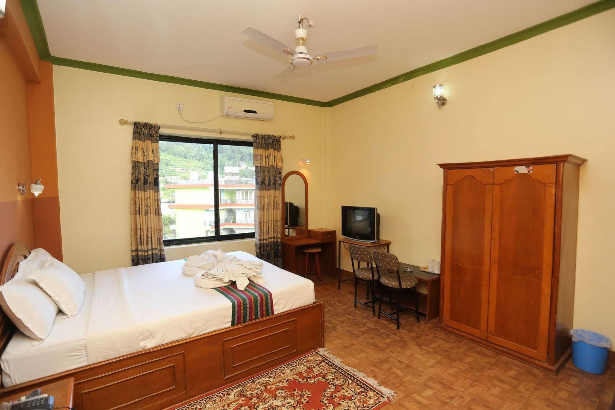 Golden Gate Hotel Pokhara Zewnętrze zdjęcie