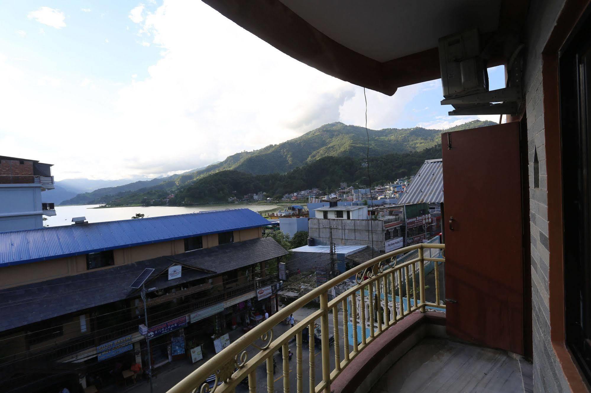 Golden Gate Hotel Pokhara Zewnętrze zdjęcie