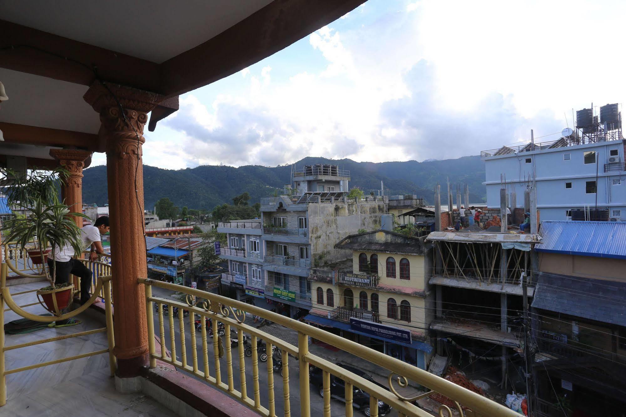 Golden Gate Hotel Pokhara Zewnętrze zdjęcie