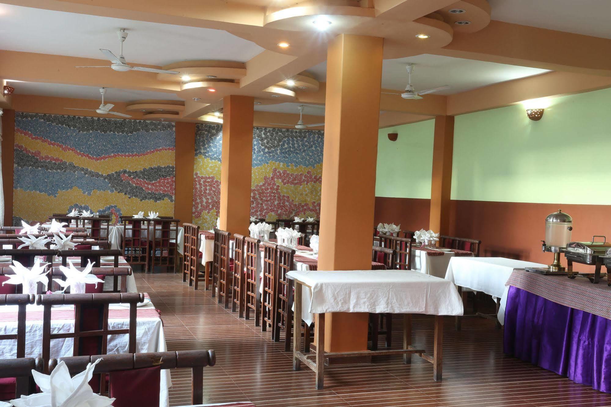 Golden Gate Hotel Pokhara Zewnętrze zdjęcie