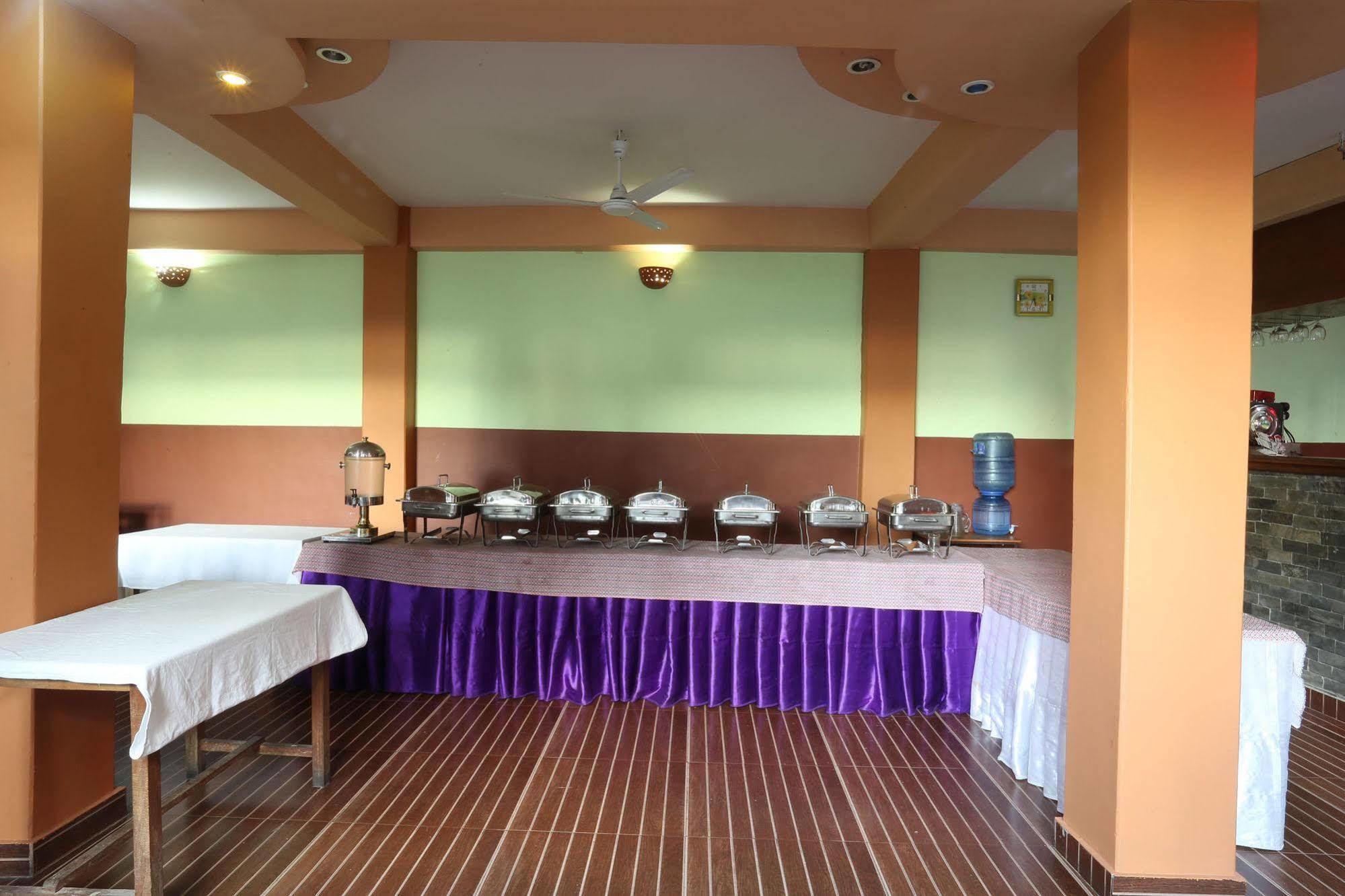 Golden Gate Hotel Pokhara Zewnętrze zdjęcie