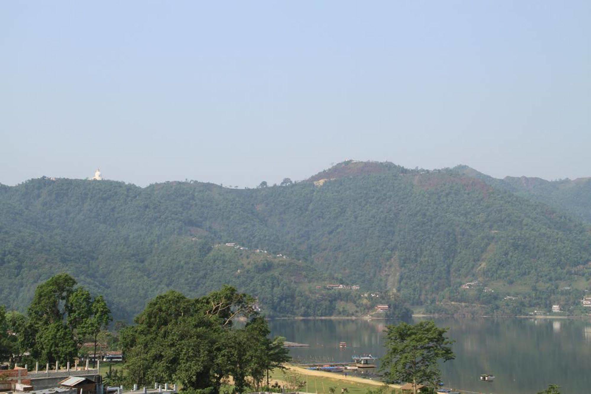 Golden Gate Hotel Pokhara Zewnętrze zdjęcie
