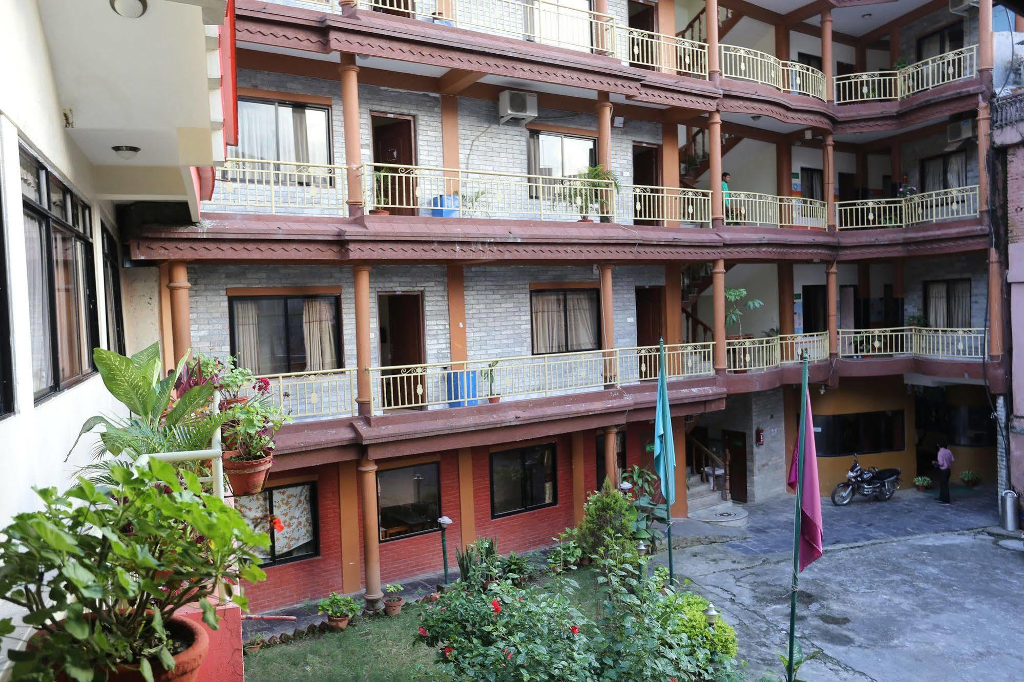 Golden Gate Hotel Pokhara Zewnętrze zdjęcie