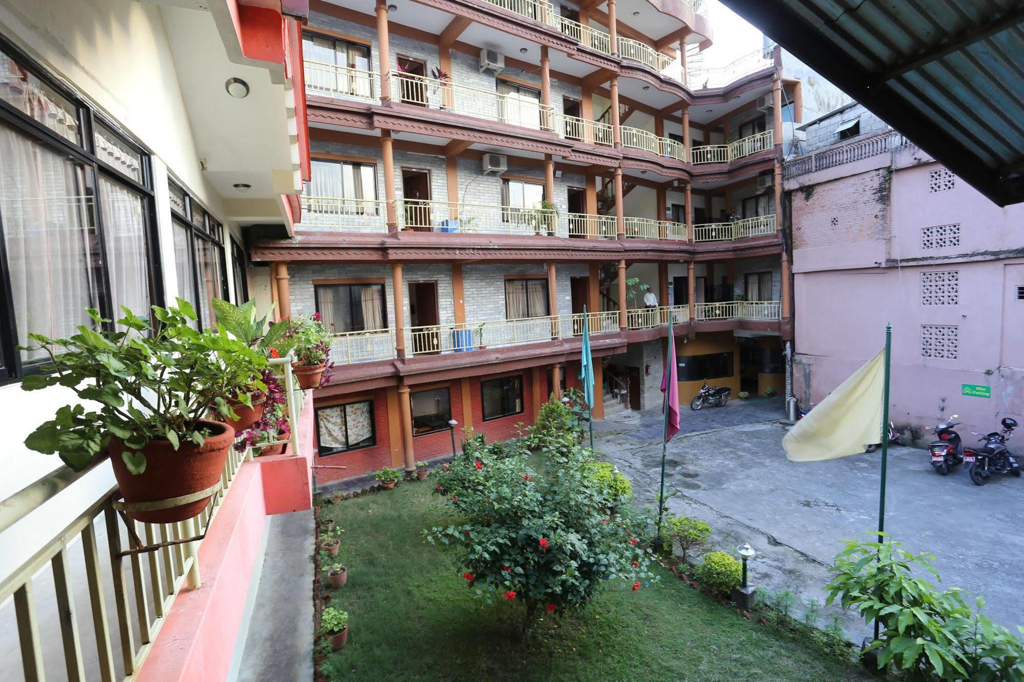 Golden Gate Hotel Pokhara Zewnętrze zdjęcie