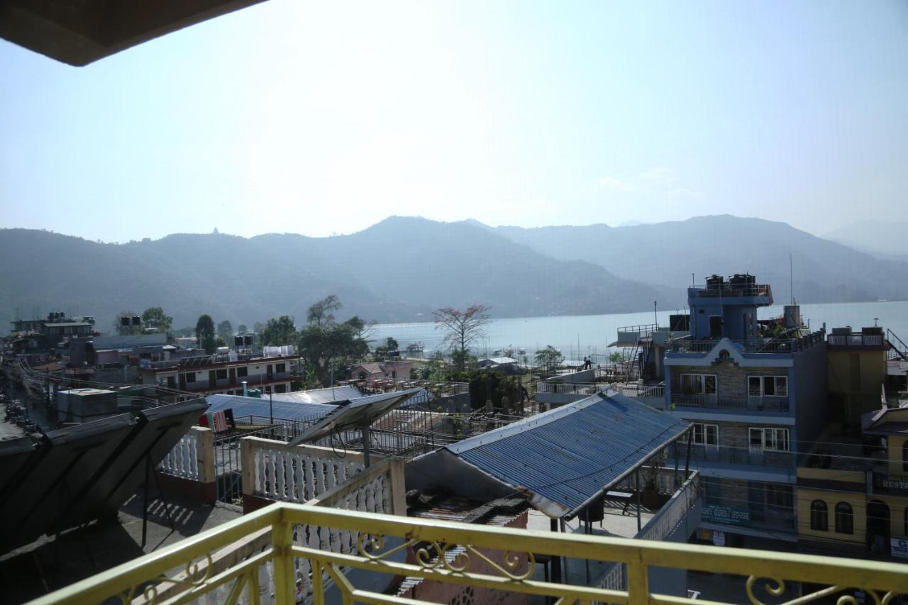 Golden Gate Hotel Pokhara Zewnętrze zdjęcie