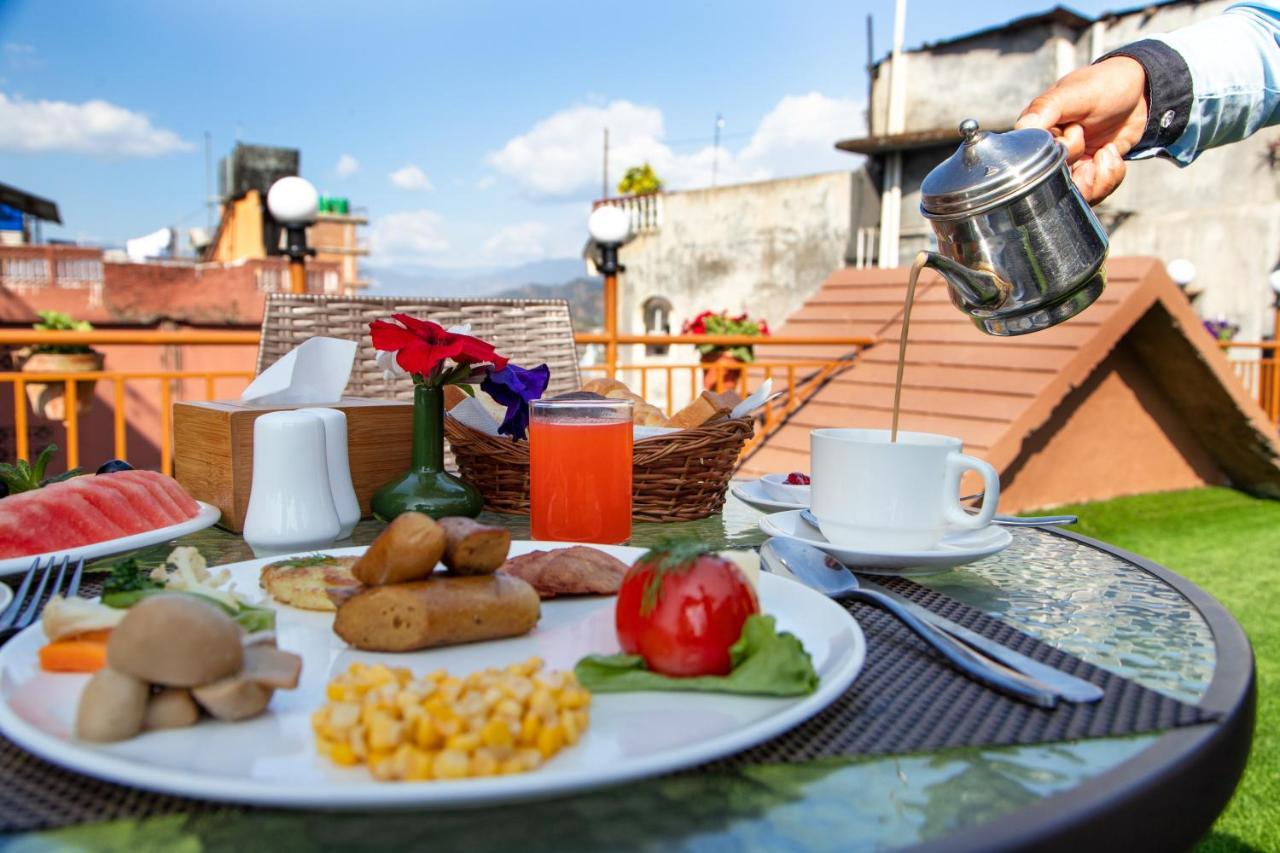 Golden Gate Hotel Pokhara Zewnętrze zdjęcie