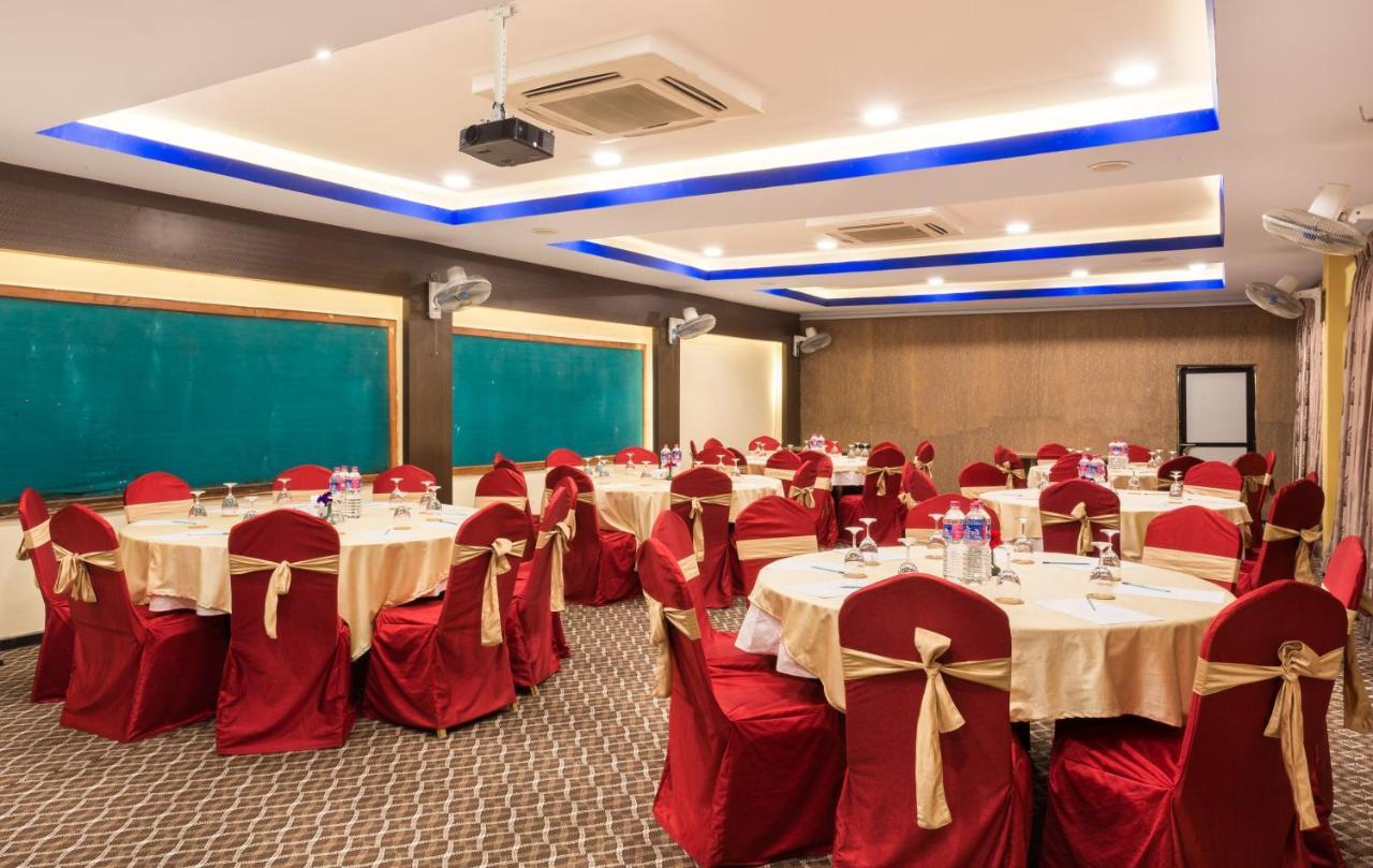 Golden Gate Hotel Pokhara Zewnętrze zdjęcie