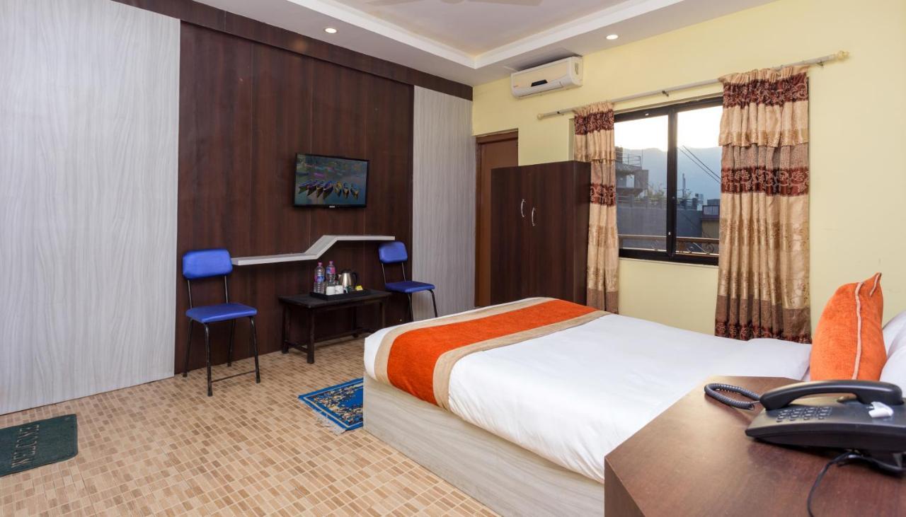 Golden Gate Hotel Pokhara Zewnętrze zdjęcie