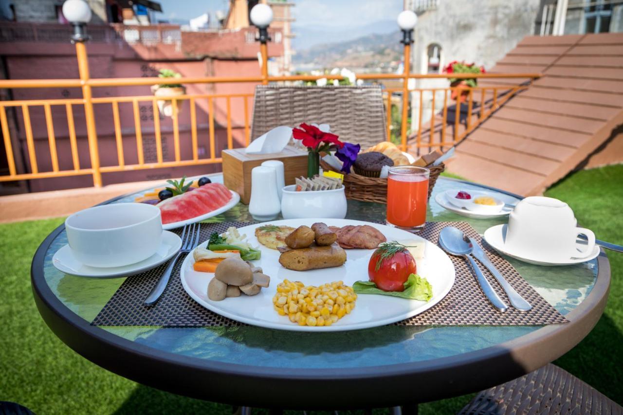 Golden Gate Hotel Pokhara Zewnętrze zdjęcie