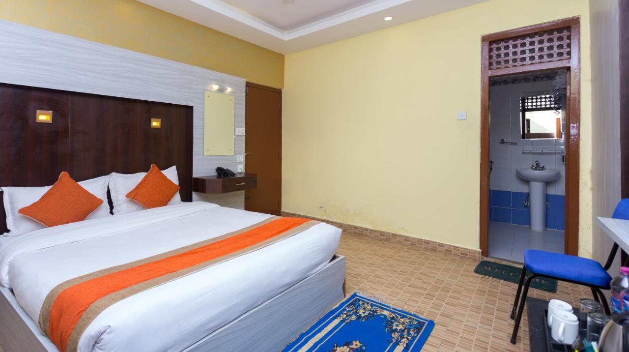 Golden Gate Hotel Pokhara Zewnętrze zdjęcie